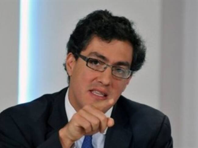 Aclaró que si los vehículos son movilizados sin los documentos "la Dian en la obligación de aprehender la mercancía, lo cual sería malísimo para todos". Foto: EFE