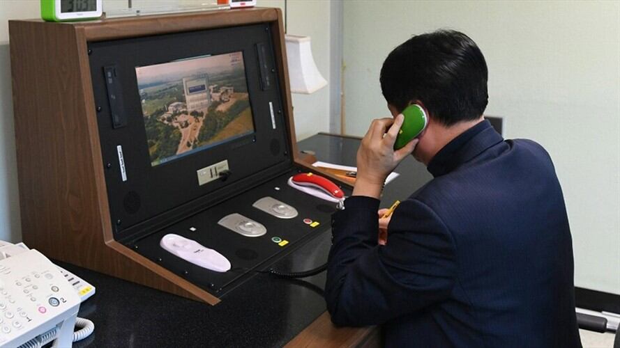 Corea del Norte reabrió la línea telefónica con el Sur, único canal de comunicación entre los dos países que llevaba dos años cortado. Foto: Agencia EFE/ Unification Ministry