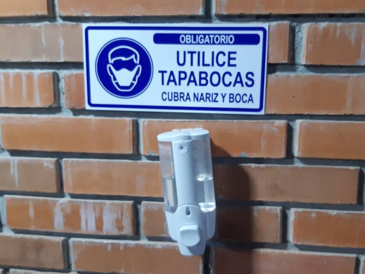 Hay una falsa calma frente al COVID por reducción de casos y muertes