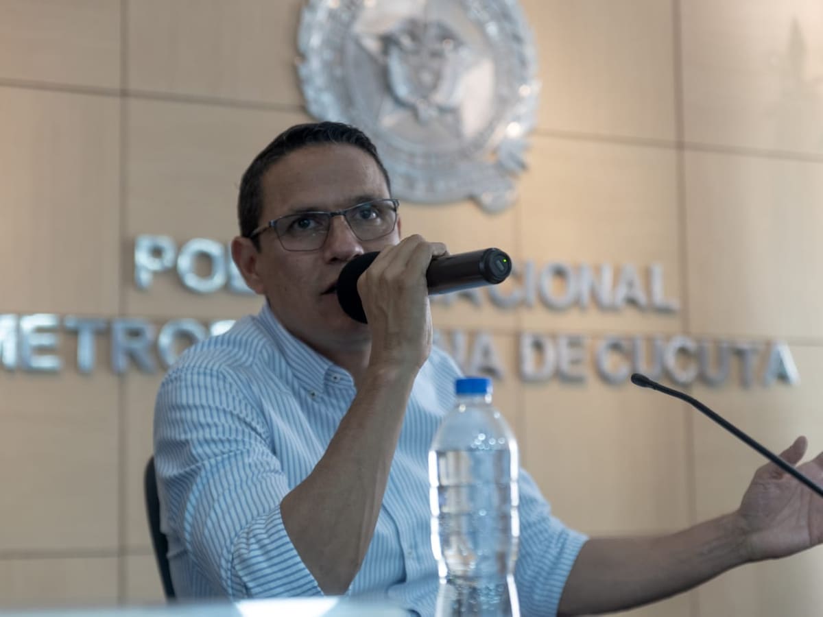 Cantando responde el alcalde a la lluvia de criticas por desatender el área metropolitana de Cúcuta