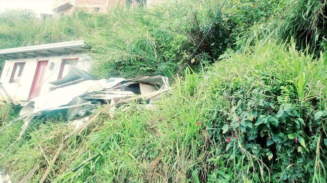 Dos viviendas colapsaron en el barrio Llanaditas, comuna ocho de Medellín. Foto: Cortesía Dagrd