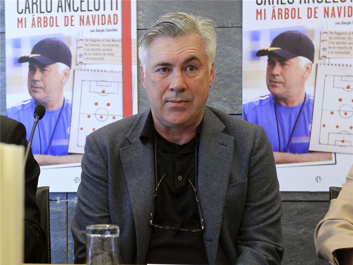 Carlo Ancelotti presentó su libro "Mi árbol de Navidad"