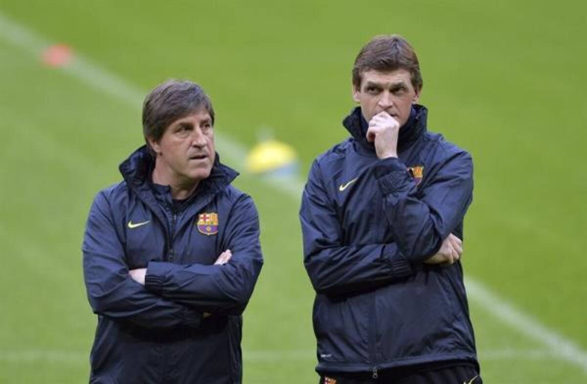 Roura y Vilanova observan los trabajos de los jugadores en el Allianz Arena.