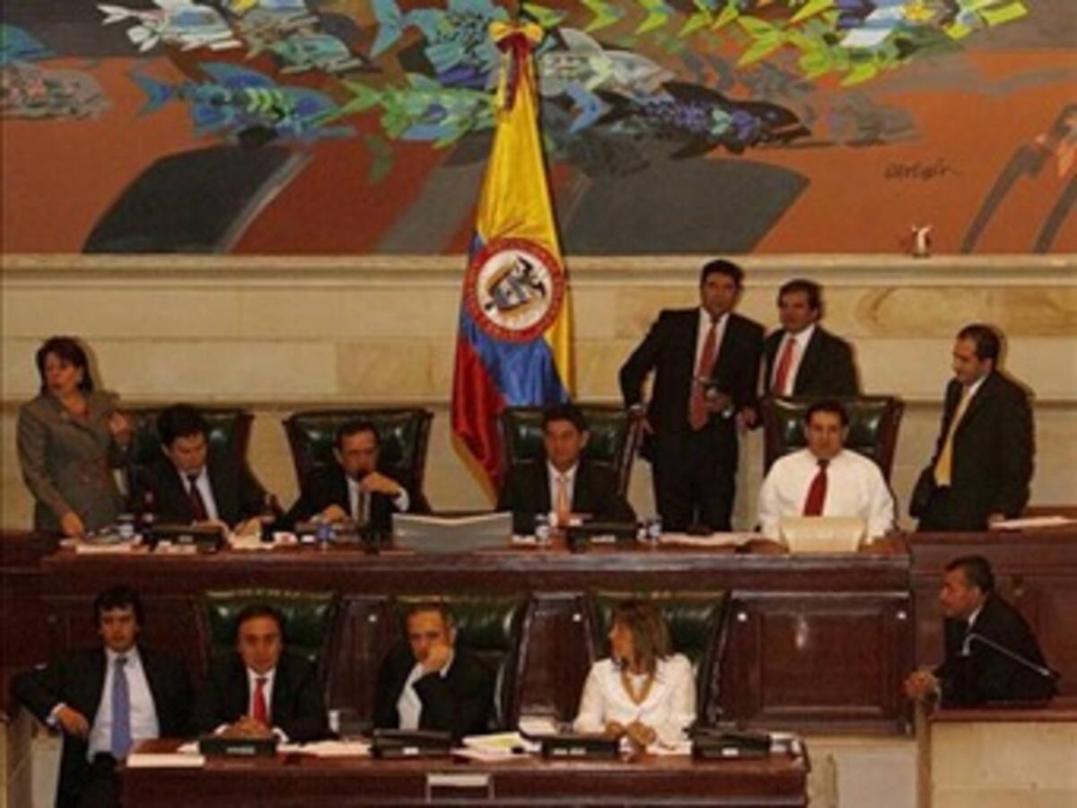 Partidos de la Mesa de Unidad Nacional respaldan reelección de directora administrativa de la Cámara