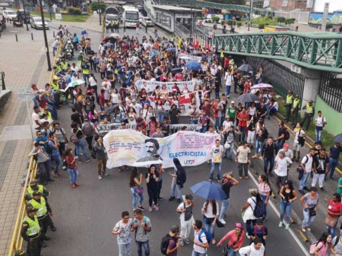 Estudiantes de la U. Tecnológica de Pereira protestaron en contra del Esmad