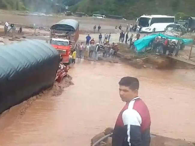 Creciente súbita bloqueó nuevamente vía Cúcuta- Ocaña