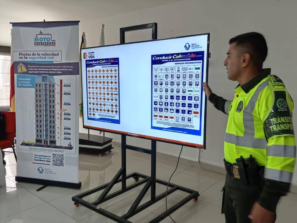 Policías en Neiva se capacitan en prevención y control de normas viales