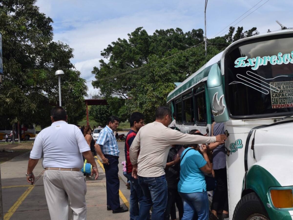 Colapsa el transporte en la frontera venezolana