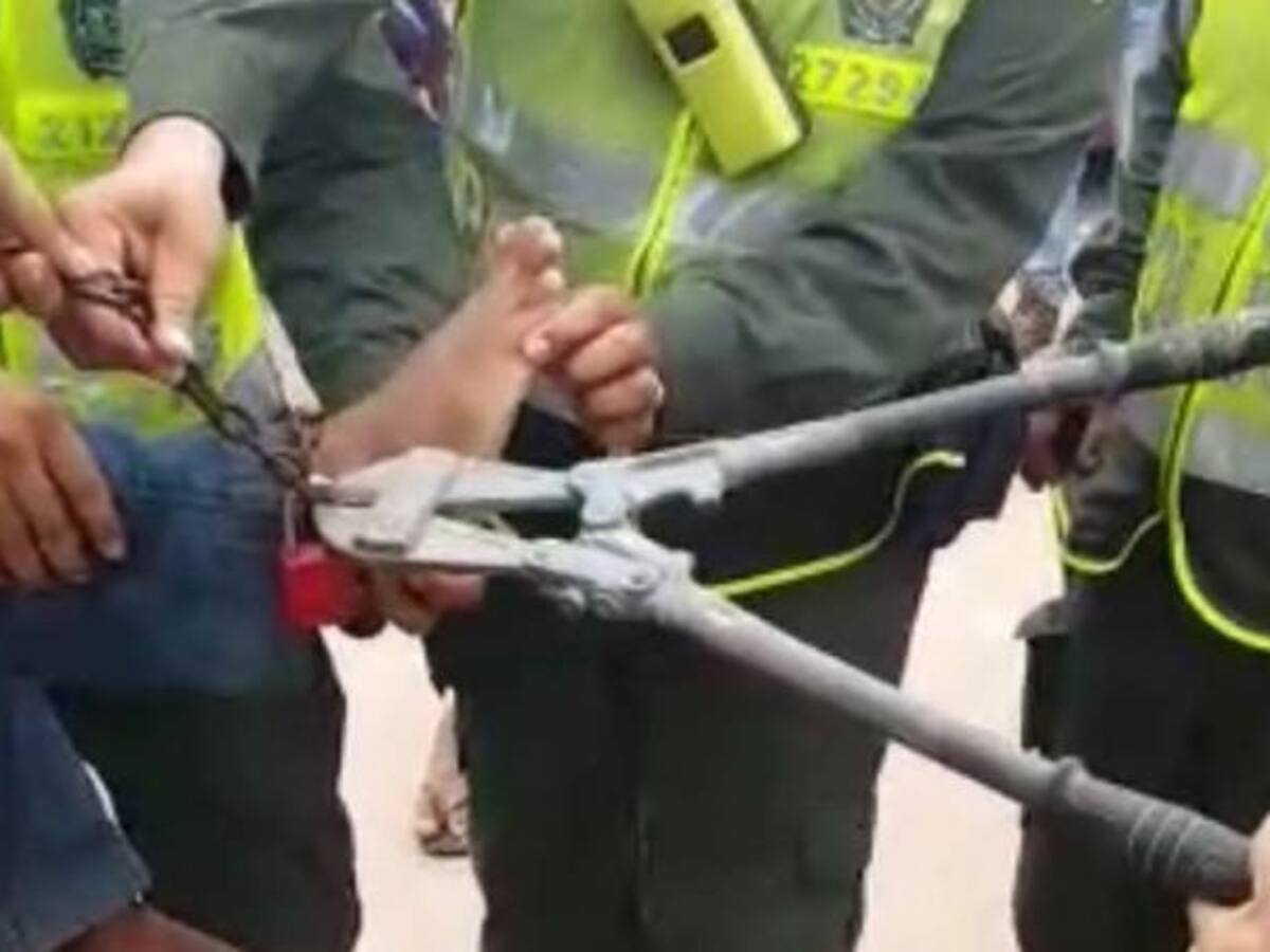 Un niño que permanecía encadenado en su casa fue rescatado por la Policía, en Malambo, Atlántico