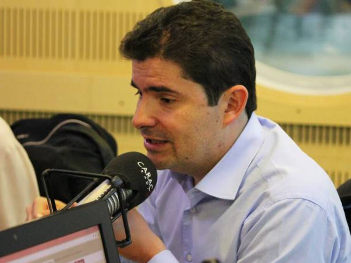 Uribe soltó a 150 guerrilleros a cambio de nada: Henao