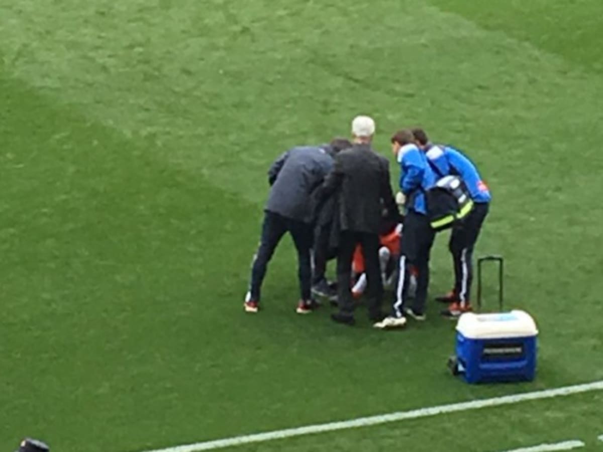 Sánchez se desvaneció en el campo de juego tras conocer la muerte de Astori