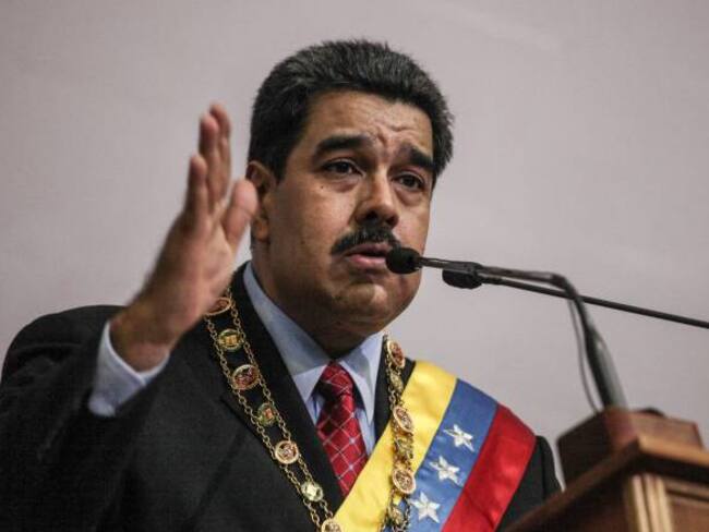 Maduro pide a oposición no retirarse de diálogo que se inició en R.Dominicana
