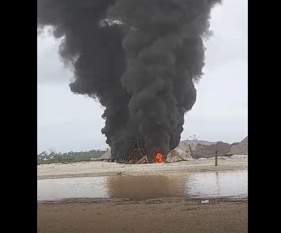 Maquinaria quemada en Bajo Cauca- foto cortesía