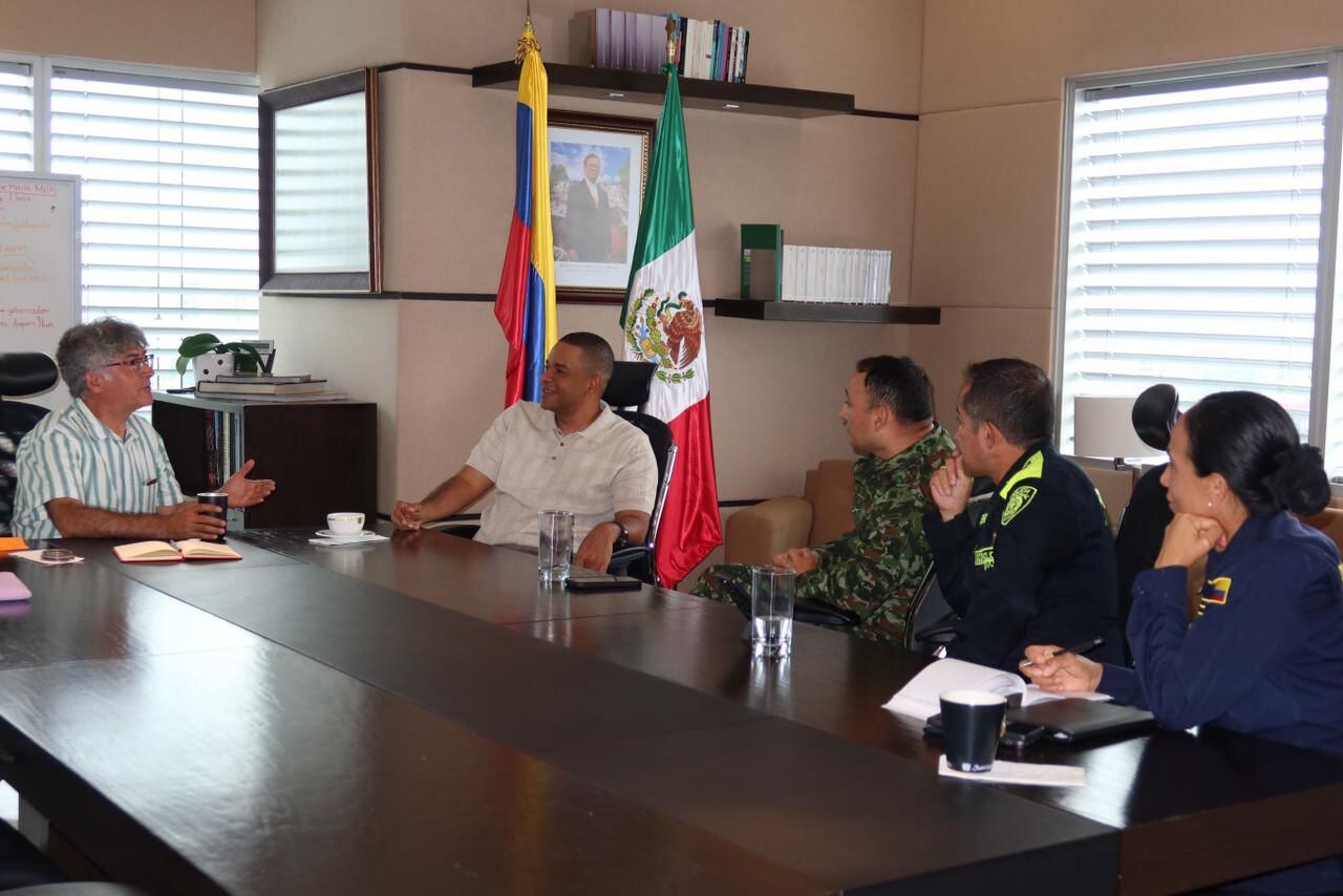 Alcalde de Sincelejo, Yahir Acuña, comparte su modelo de seguridad en México