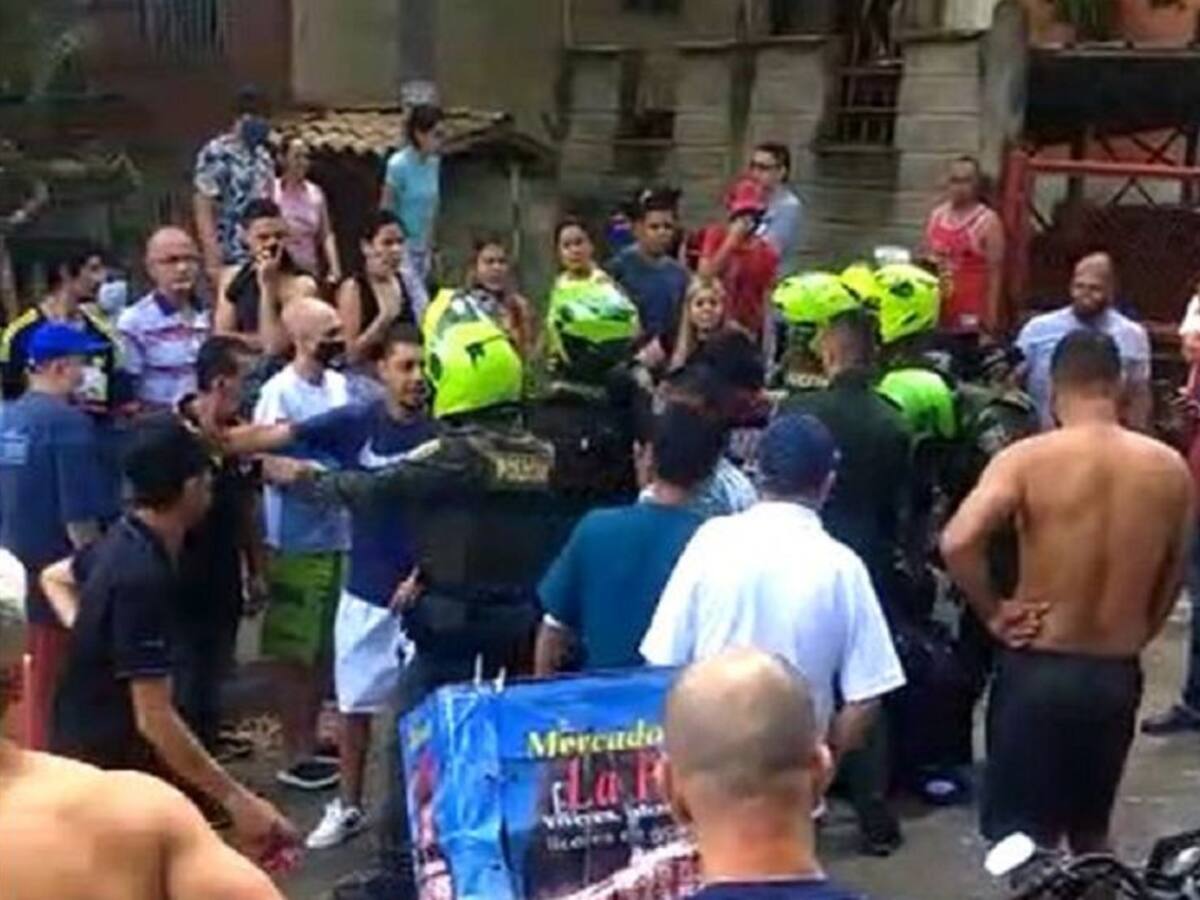 La policía capturó a dos fleteros y los salvó de que los lincharan