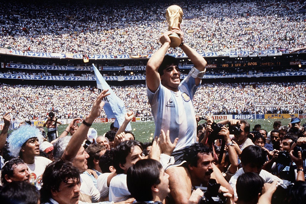 Diego Armando Maradona levanta el título de Argentina en Mexico 1986 / Getty Images