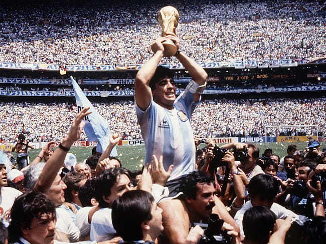 Diego Armando Maradona levanta el título de Argentina en Mexico 1986 / Getty Images