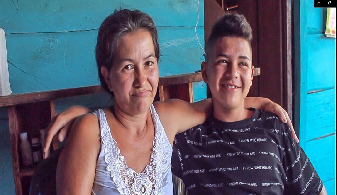María Leticia Gil Echavarría ( Madre de William ) y William Andres Gil Gil  joven transplantado.