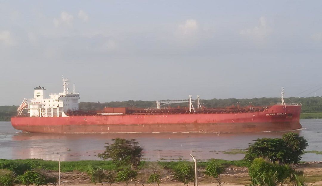 Embarcación que transporte la gasolina para atender el mercado de la Región Caribe.