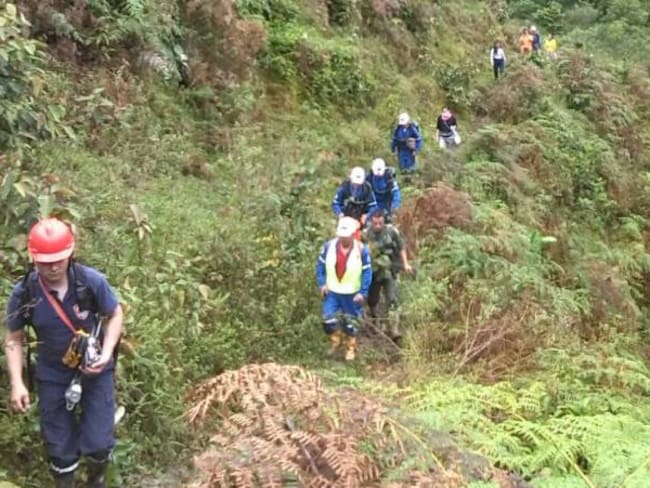 Bomberos rescatan los cuerpos de dos hombres en mina ilegal en Cundinamarca
