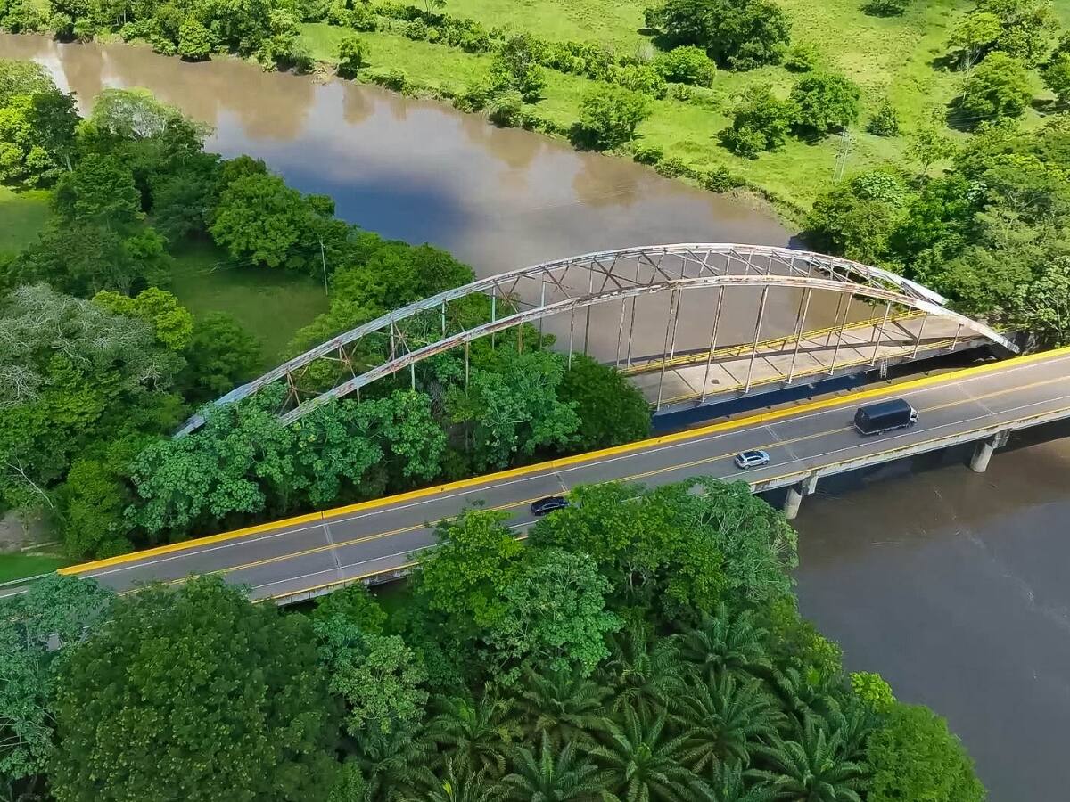 Se inició mantenimiento de puente en autopista del Magdalena Medio