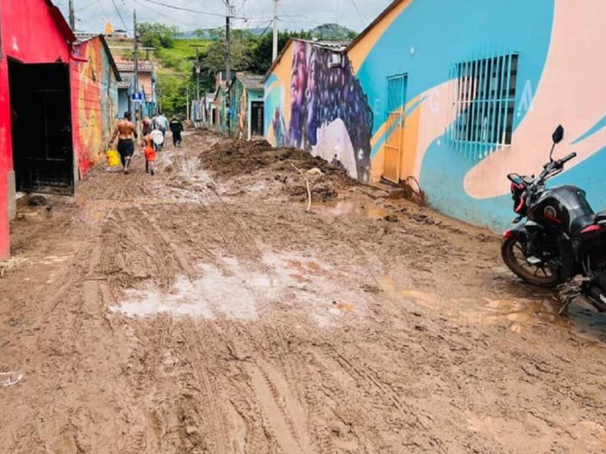 Bomberos de Manizales colaboran en la emergencia de Supía