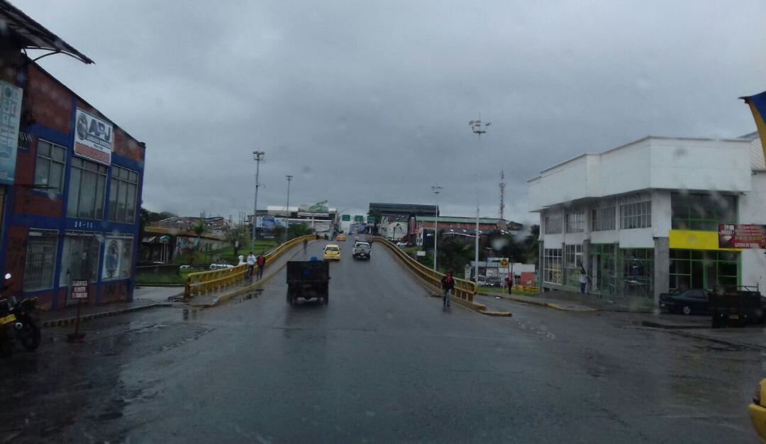 Día de cielo nublado y lloviznas en Armenia