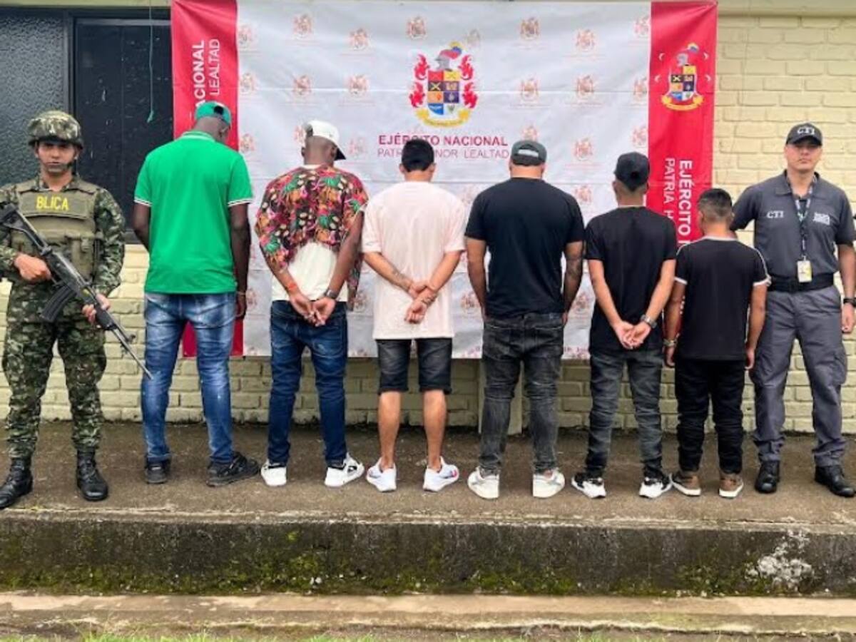 Ocho presuntos integrantes del EMC se entregaron al Ejército en Cauca