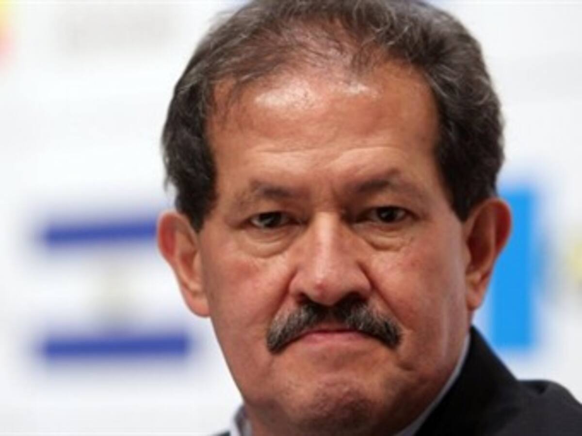 Santos pide no especular con salud del vicepresidente y dice que está estable
