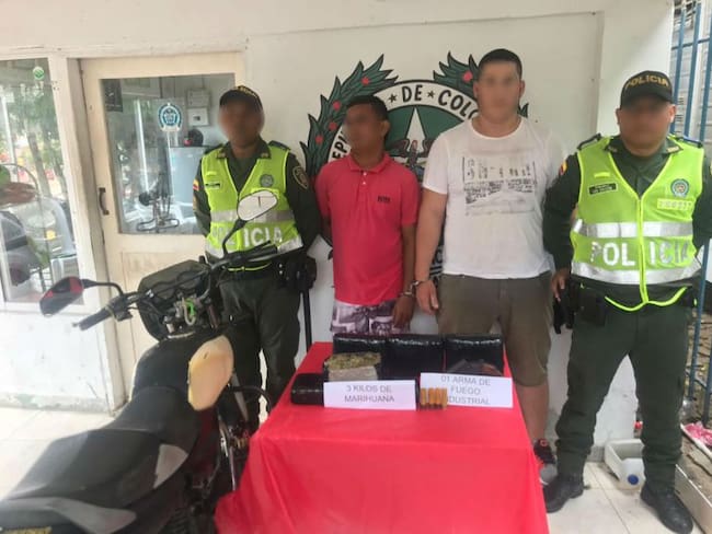 Caen 2 jíbaros con 3 kilos de marihuana y un arma de fuego en Cartagena