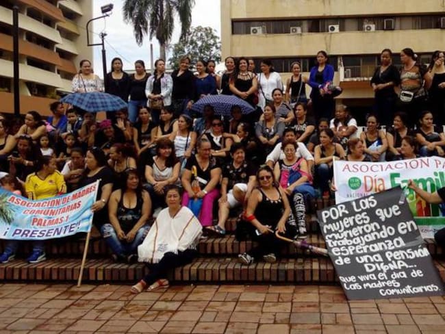 Madres comunitarias del Huila siguen en protesta por incumplimiento del Gobierno