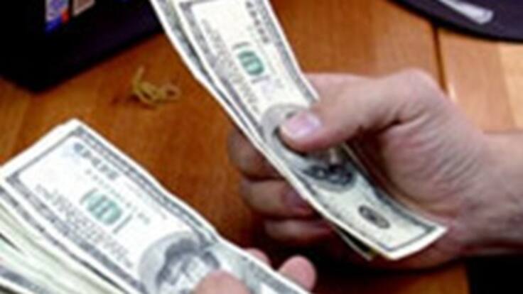 El dólar se vino a pique y cae a niveles de hace diez años