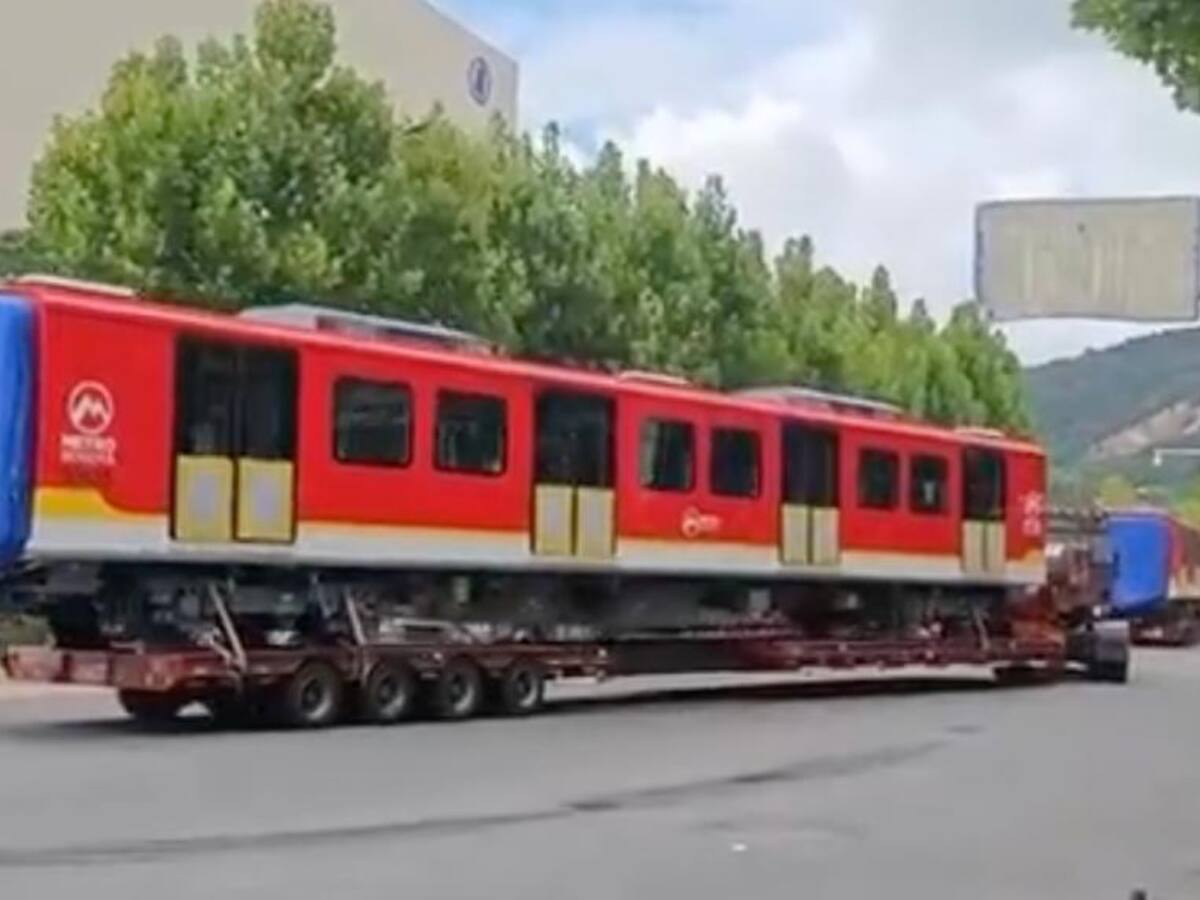 Primer tren del metro sale rumbo a Bogotá desde China