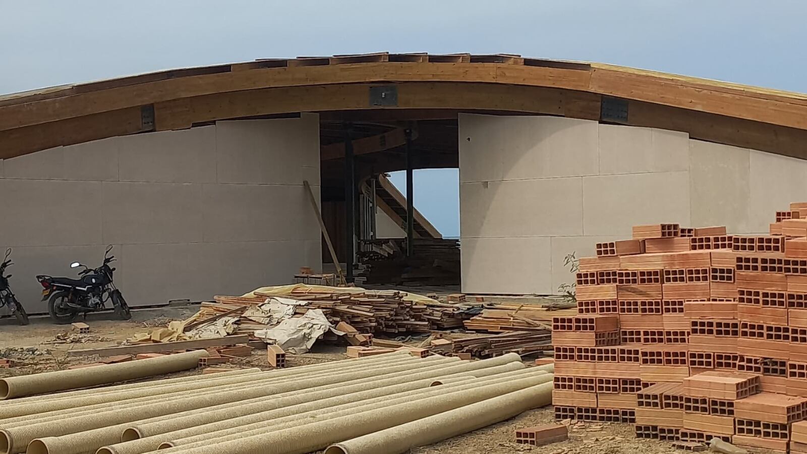 Obras inconclusas del Centro de Deportes Náuticos en el Atlántico./ Foto: Suministrada