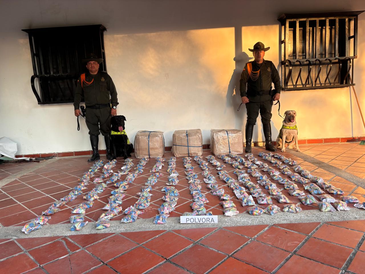 En Bucaramanga y Girón incautan 88.000 gramos de pólvora en una encomienda