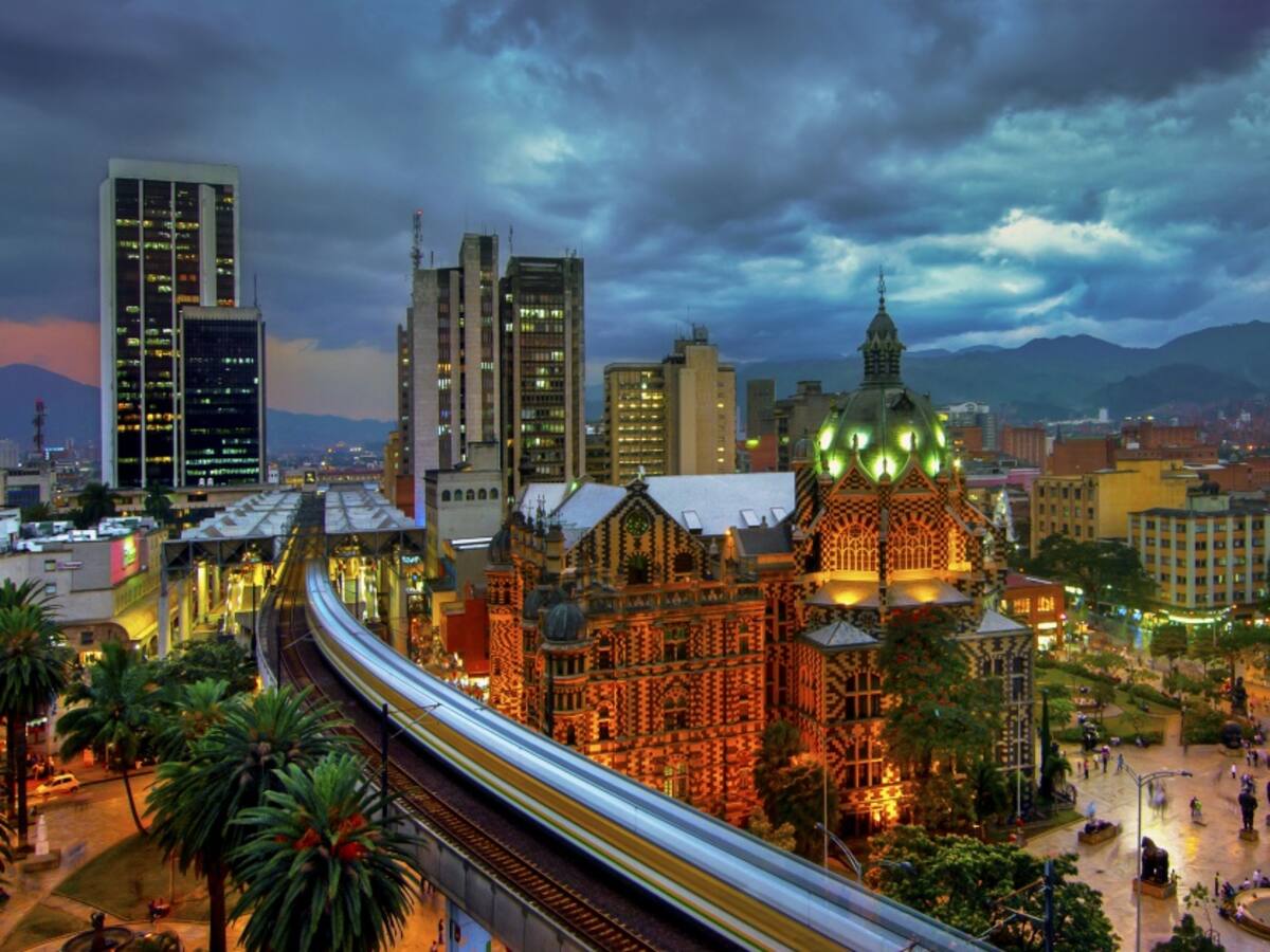 "Bajo la piel de Medellín": un recorrido por la capital de Antioquia