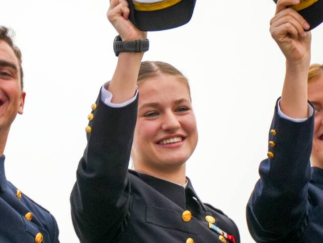 La Princesa de Asturias, Leonor de Borbón parte en el Juan Sebastián Elcano. A 11 de enero de 2025 en Cádiz, Andalucía (España). Los Reyes Felipe VI y Letizia, junto a la ministra de Defensa, Margarita Robles, presiden el acto de despedida del buque escuela 'Juan Sebastián de Elcano' en el Puerto de Cádiz. En esta ocasión histórica, la Princesa de Asturias, Leonor de Borbón, embarcará como guardiamarina de primero. El evento contará también con la presencia del presidente de la Junta de Andalucía, Juanma Moreno.
Francisco J. Olmo / Europa Press
11/1/2025