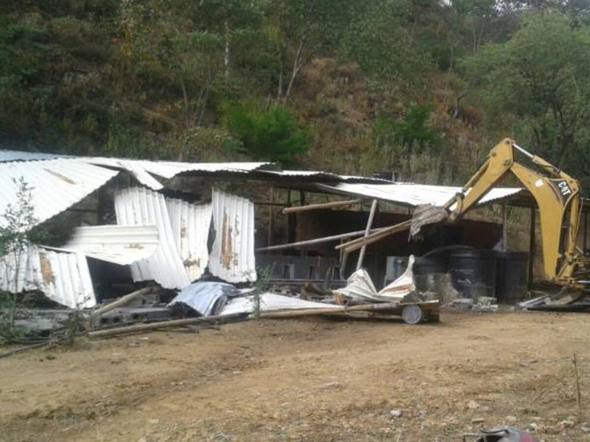 Ejército destruye 12 entables de minería ilegal al Clan del Golfo en Antioquia