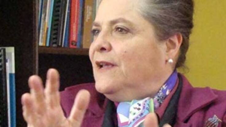 Clara López suspende campaña presidencial por enfermedad