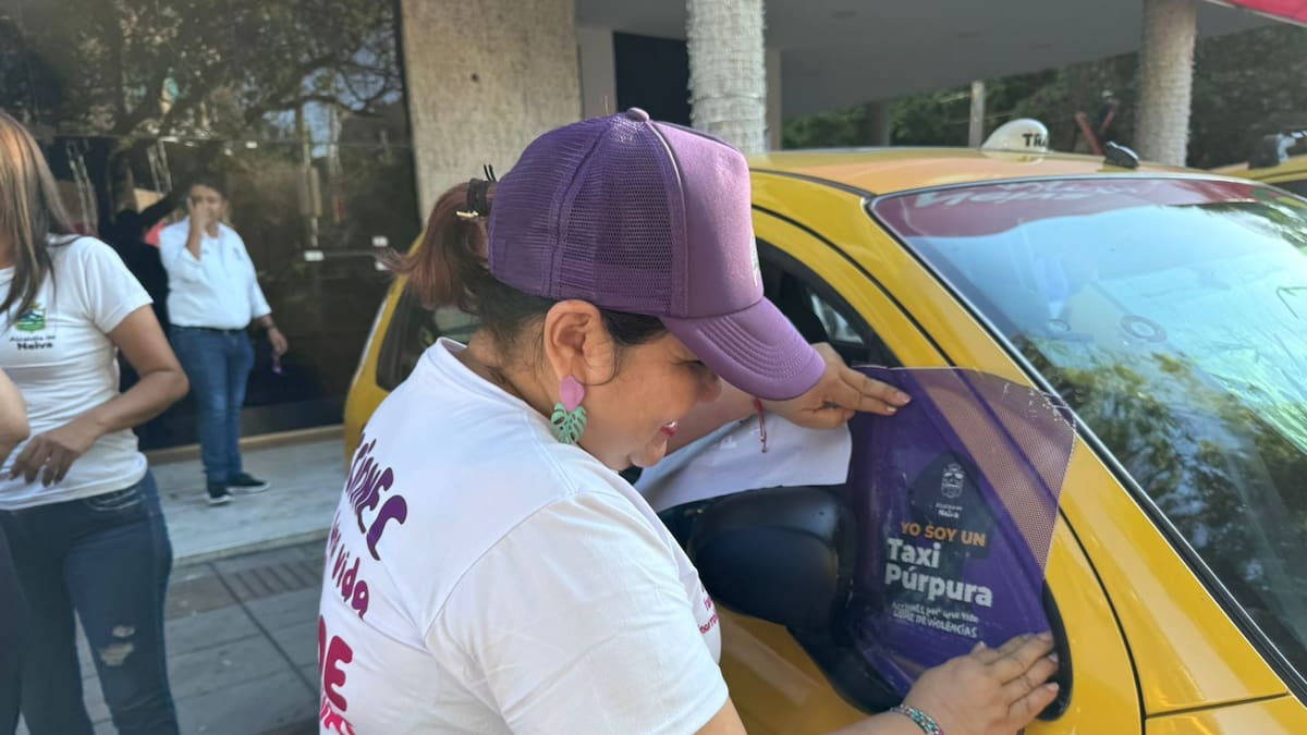 Más de 30 miembros del gremio de taxistas en Neiva se visten de Púrpura Seguro