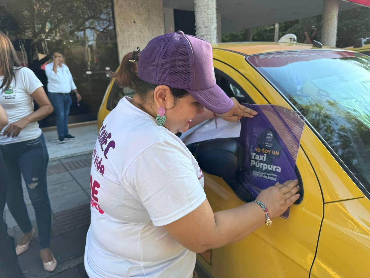 Más de 30 miembros del gremio de taxistas en Neiva se visten de Púrpura Seguro