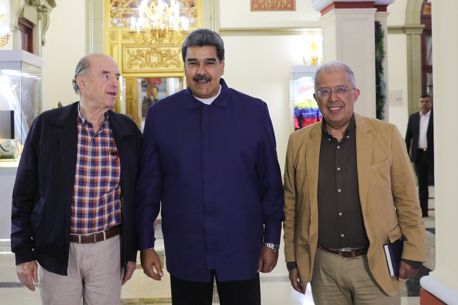 Encuentro entre el canciller Álvaro Leyva y el presidente Nicolás Maduro en Venezuela.
(Foto: Twitter Nicolás Maduro)
