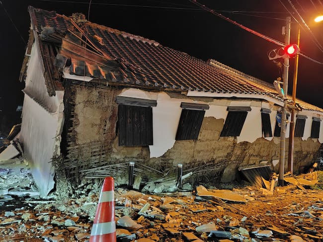 Al menos un muerto, decenas de heridos y atrapados en Japón tras terremoto de magnitud 7,1. AFP