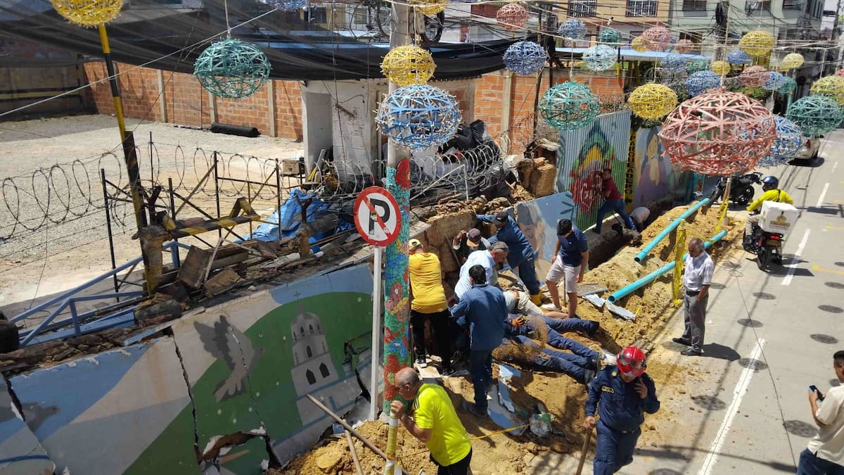 Rescatan a obrero atrapado bajo escombros tras colapso de un muro en Floridablanca