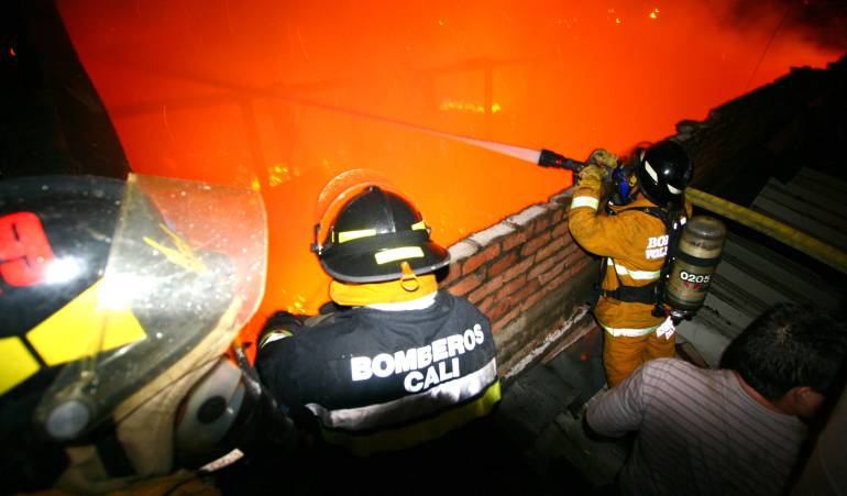 Incendio consumió seis casa en Cali.