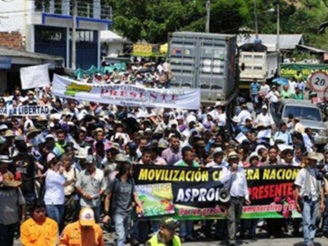 Farc presionan a campesinos en Cundinamarca para que se unan al paro agrario: Ejército