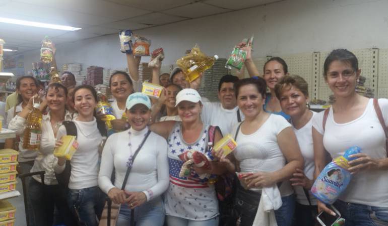 Mujeres venezolanas comprando en La Parada