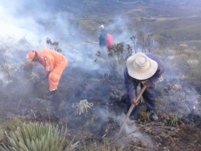 Incontrolable incendio forestal en el páramo de Güina, Boyacá