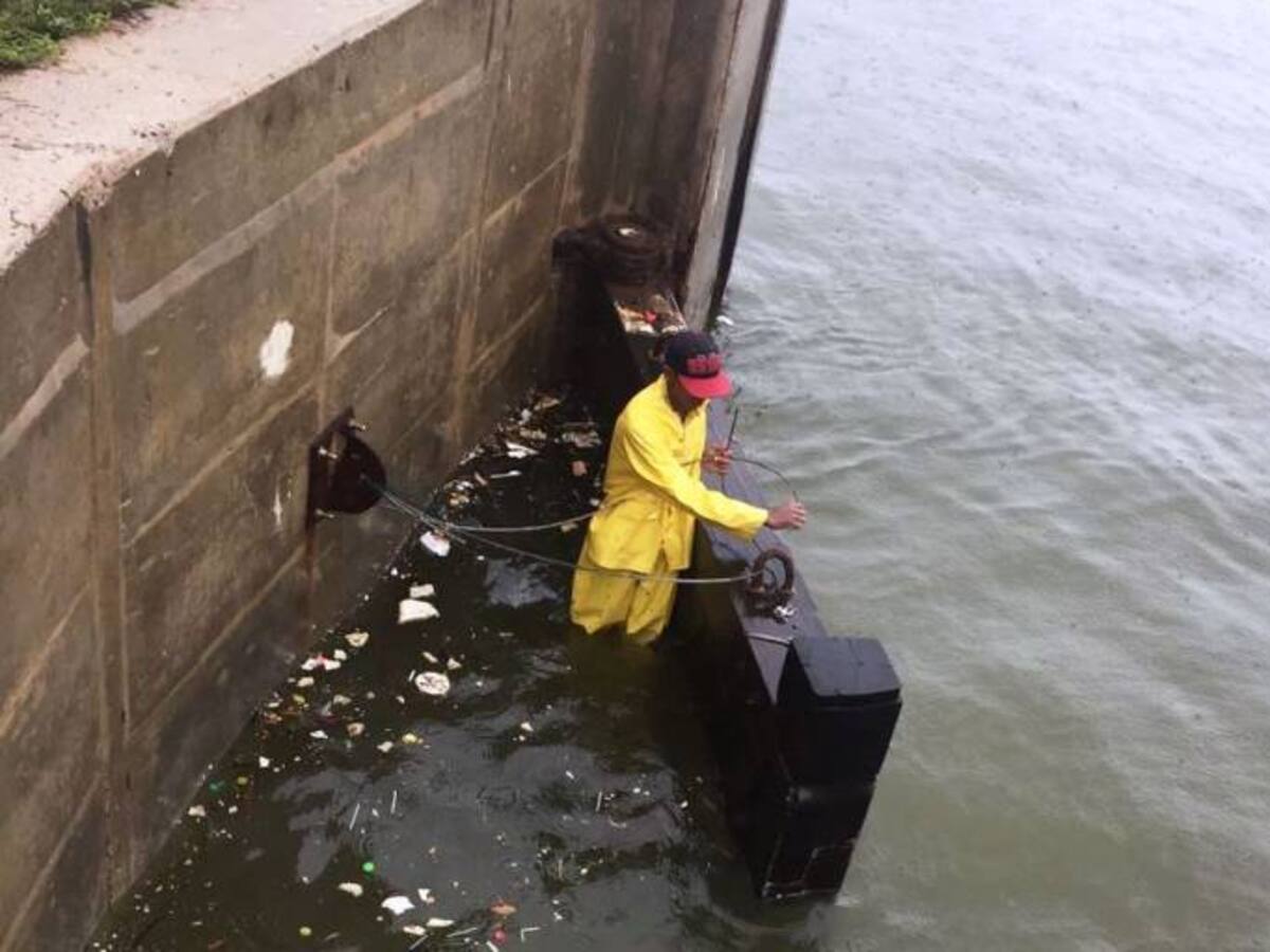 Monitoreo a compuertas de La Bocana de Cartagena para evitar inundaciones cerca a Ciénaga de la Virgen