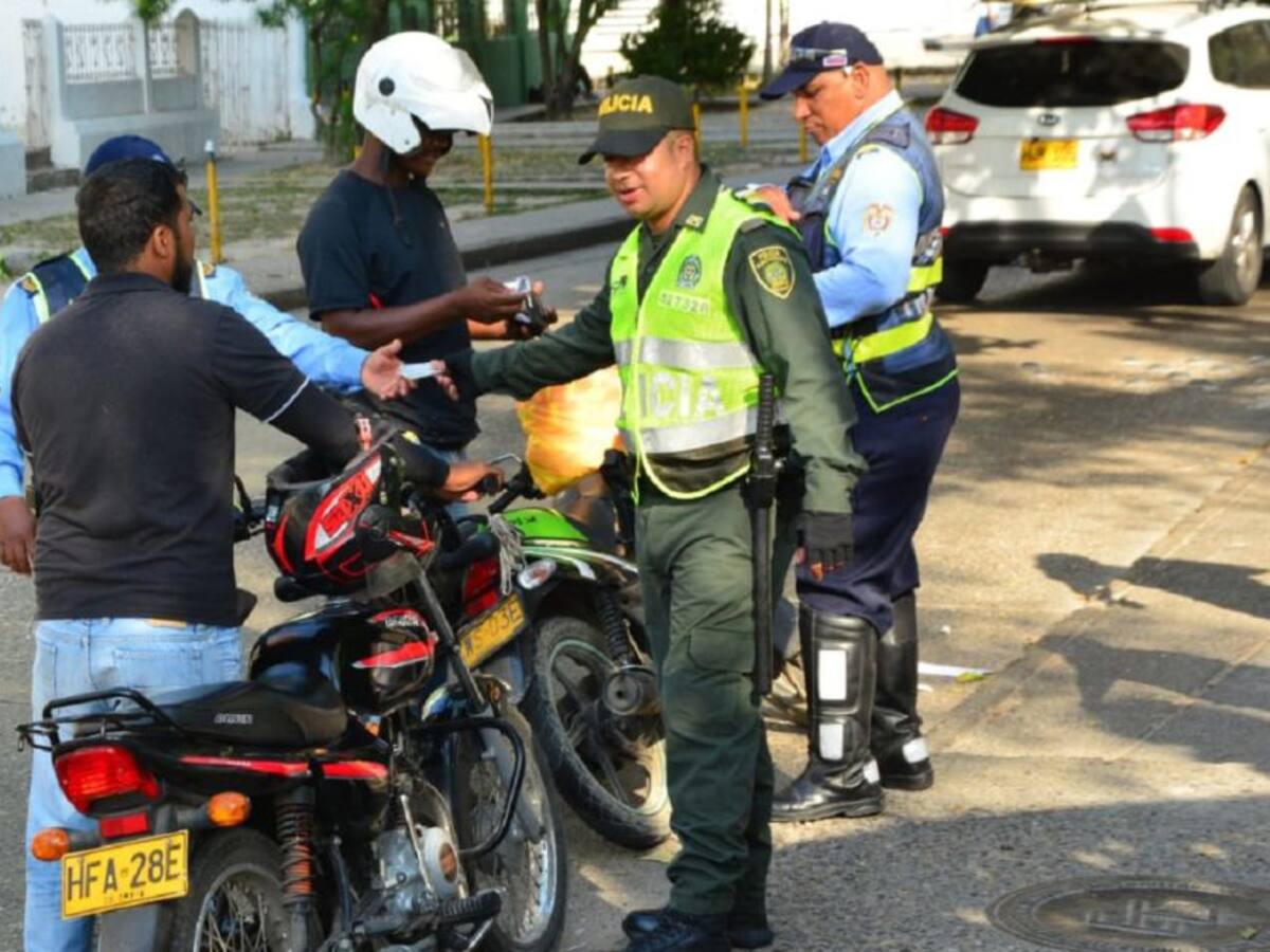 Inmovilizan 37 motos por violación al decreto de parrillero en Cartagena